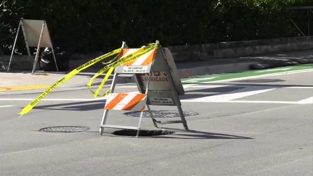 Small sinkhole opens up at downtown Miami intersection – WSVN 7News