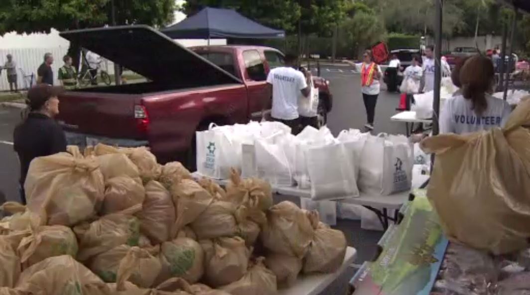Greater Miami Jewish Federation hosts food distribution ahead of