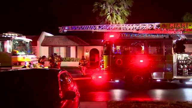 2 families displaced after fire ignites in NW Miami-Dade townhome – WSVN 7News | Miami News, Weather, Sports