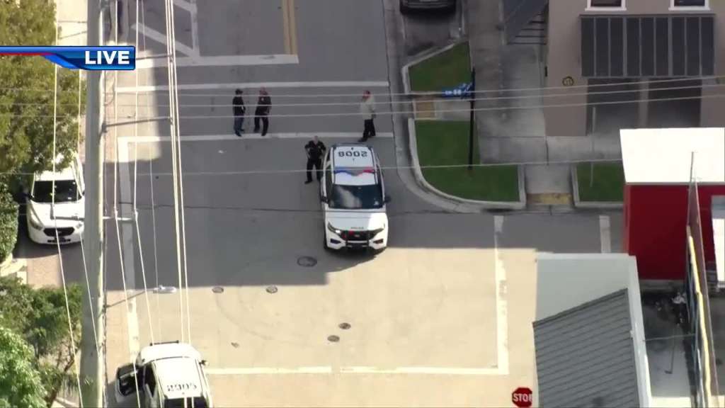 Police investigate explosive threat at South Miami school; lockdown underway – WSVN 7News | Miami News, Weather, Sports