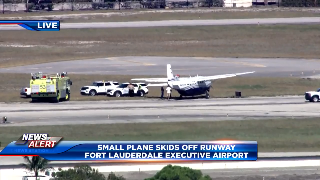 Small plane has minor issue while landing at Fort Lauderdale Executive
