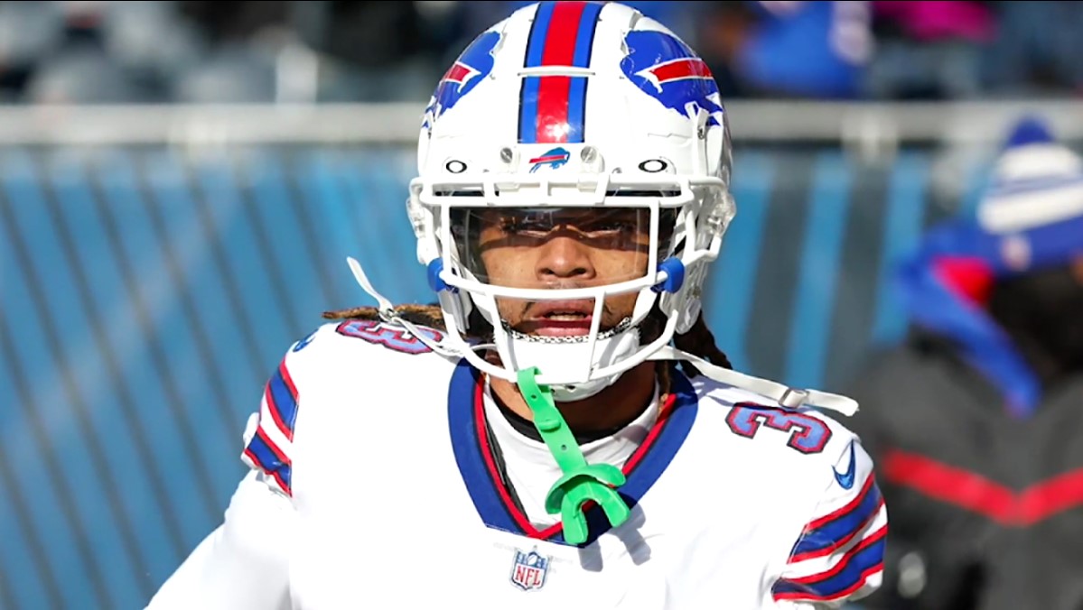 Bills’ Hamlin attends 1st game since collapse, waves to fans WSVN