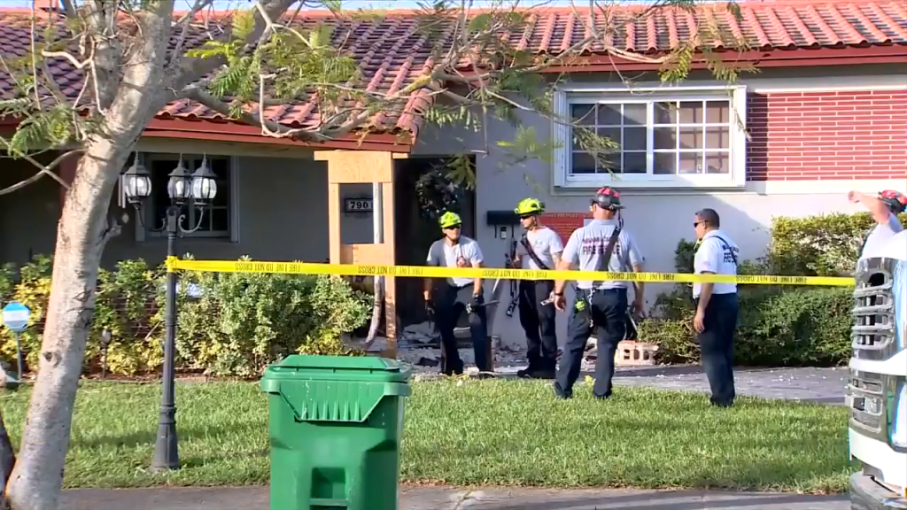 Car slams into house in Southwest Miami-Dade – WSVN 7News | Miami News, Weather, Sports