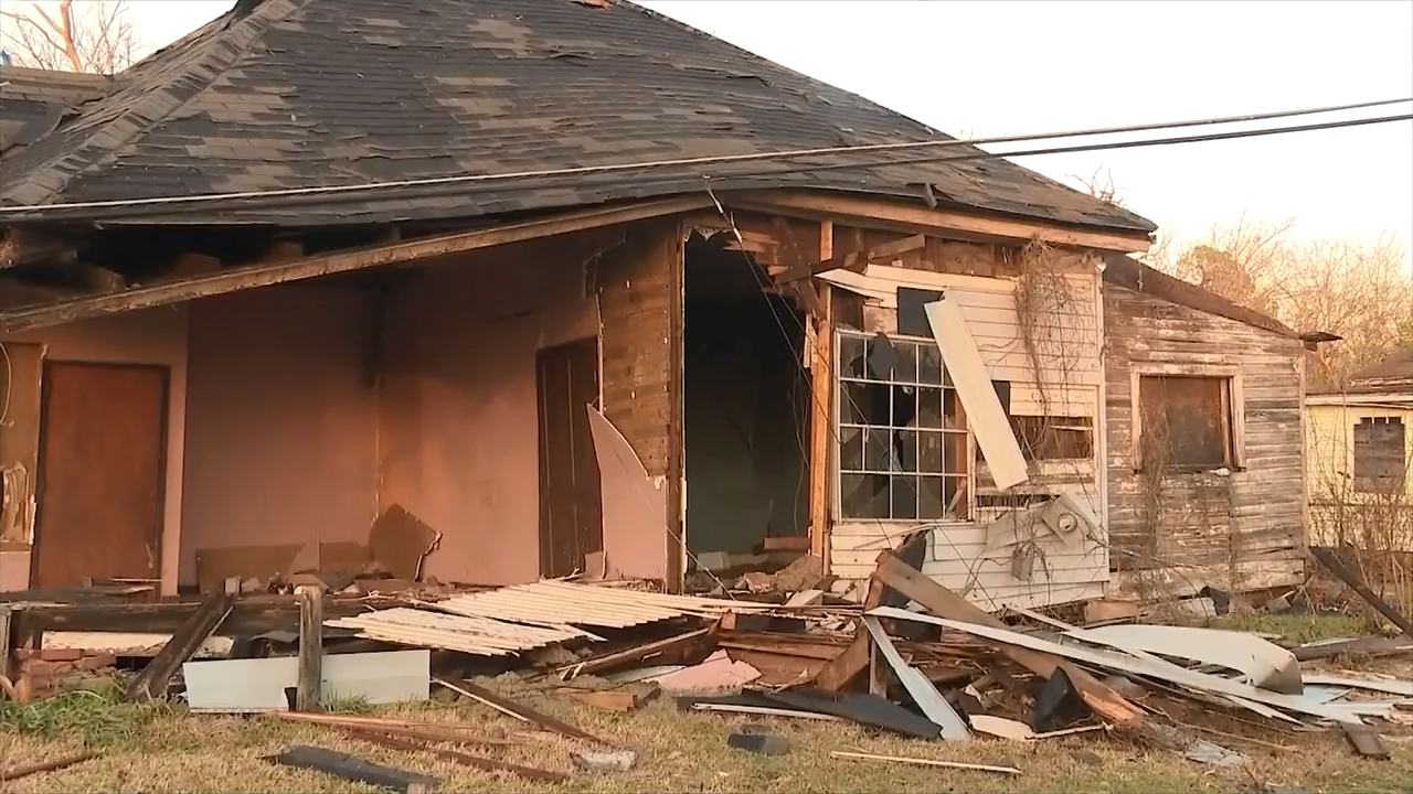 At least 7 dead as severe winds, tornadoes hammer US South - WSVN 7News ...