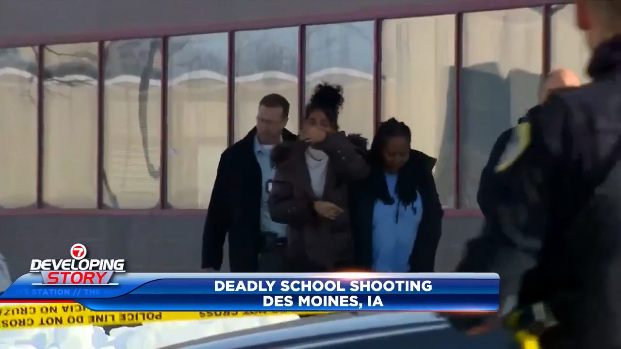 230123 Police 2 Students Dead Teacher Hurt In Des Moines Shooting 