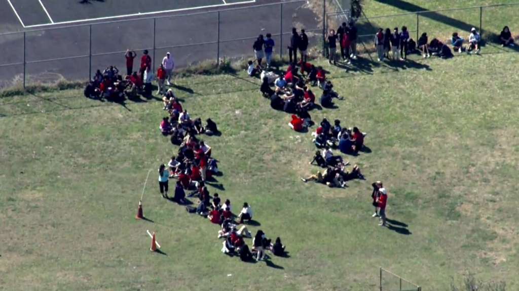 Gas leak causes evacuation at Apollo Middle School in Hollywood – WSVN