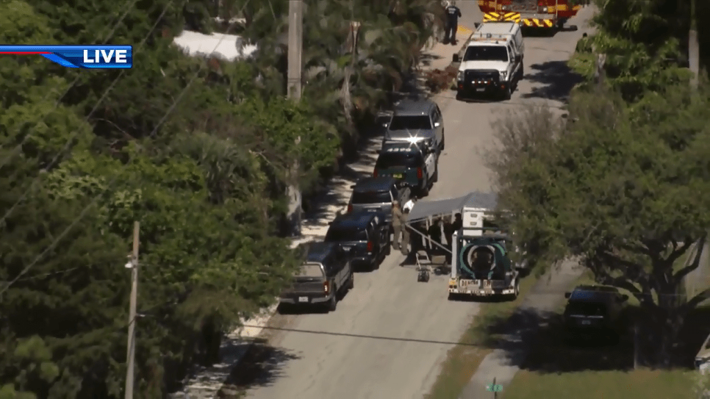 Possible hazardous material in Oakland Park causes road closure WSVN