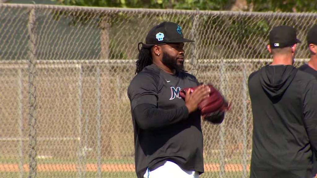Marlins spot pitcher Johnny Cueto on IL
