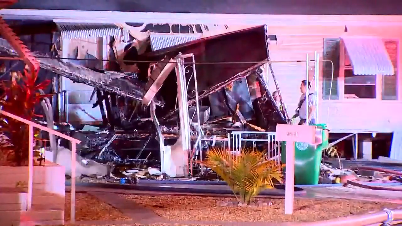 Mobile home fire in Davie under investigation; 1 hospitalized WSVN 7News Miami News, Weather