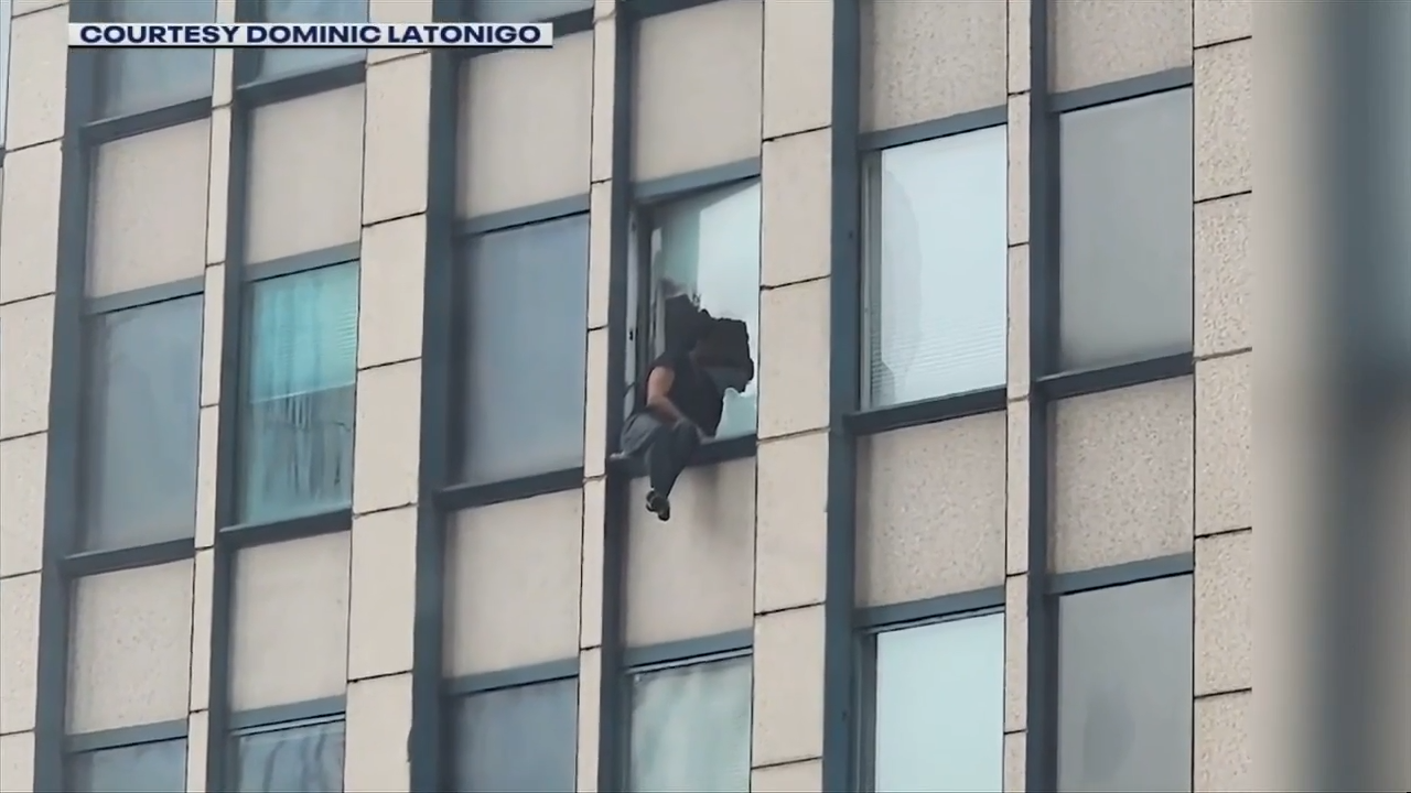 Tense moments when man threatens to jump off highrise in NYC as FBI