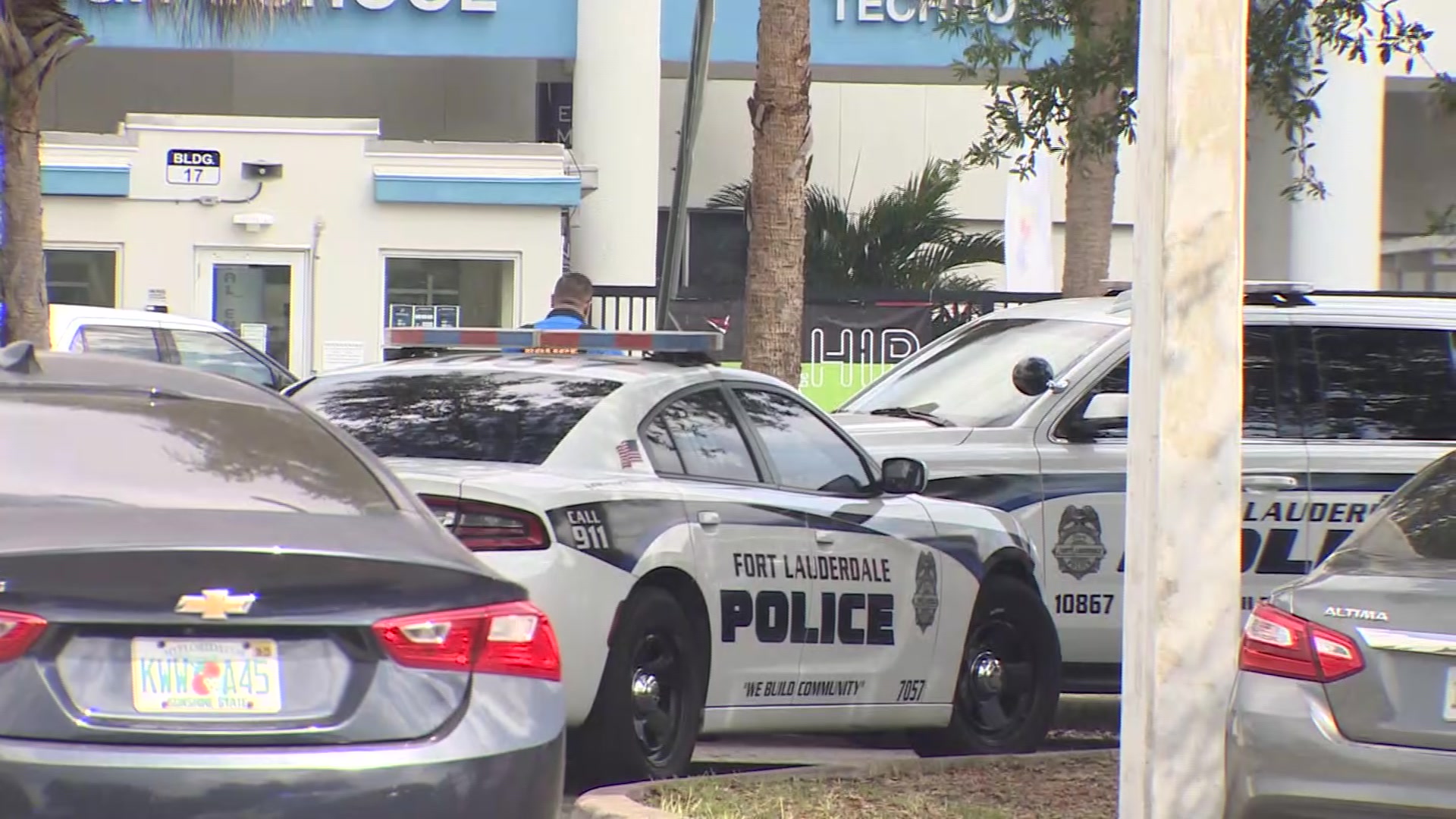 230313 FORT LAUDERDALE POLICE OUTSIDE DILLARD HIGH WSVN 7News Miami