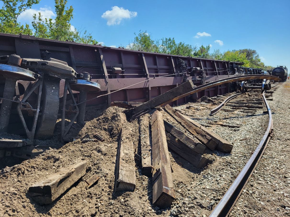 Propanefilled car flips over in Florida train derailment WSVN 7News