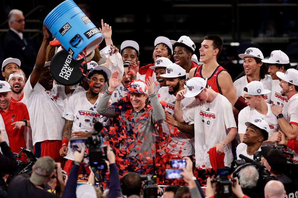 Florida Atlantic stuns Kansas Point out to advance to school’s initial Final Four