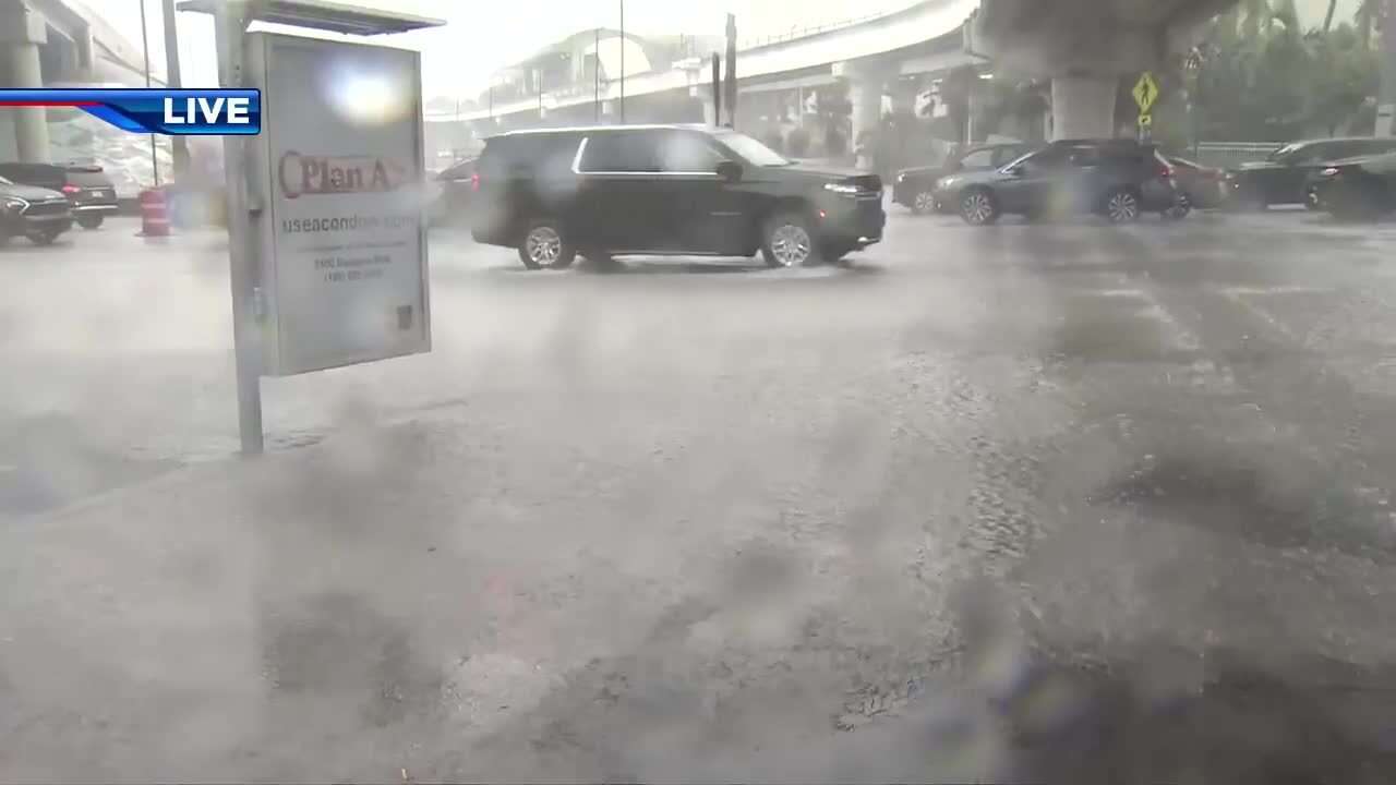 South Florida experiences heavy rains, flooding sending cars floating ...