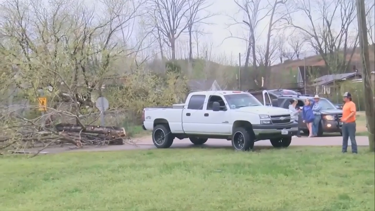 Missouri tornado kills 5 in latest wave of severe weather - WSVN 7News