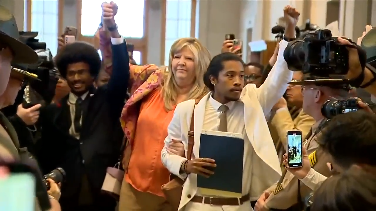 Tennessee’s House expels 2 of 3 Democrats over guns protest WSVN