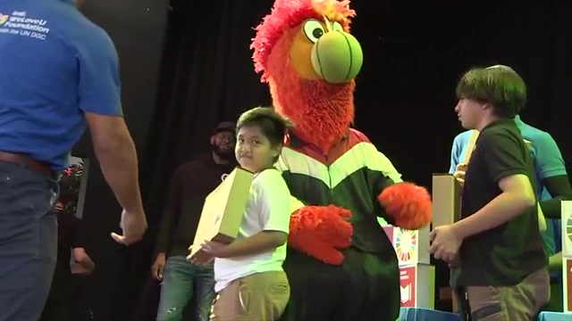 Intercontinental WeLoveU Foundation fingers out hundreds of free of charge laptops at 3 neighborhood universities