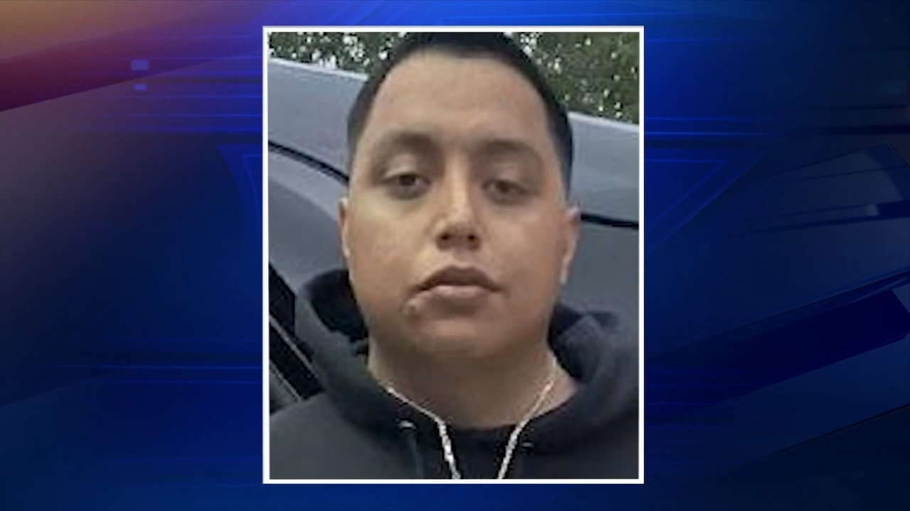 Suspect arrested after 2 cheerleaders shot in Texas supermarket parking