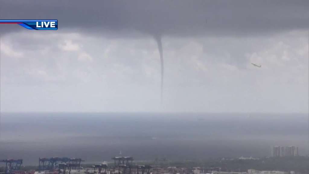 Waterspout dissipates after making landfall on Hollywood Beach - Vimarsana News