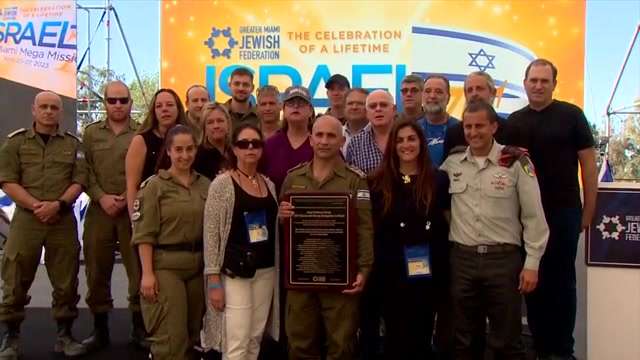 South Floridians in Israel for 75th Independence Day meet with IDF unit who helped in search efforts after Surfside collapse - Vimarsana News