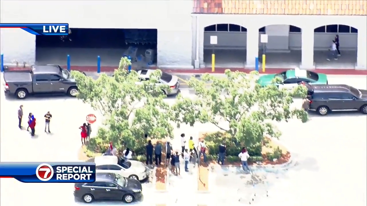 Man shot at Walmart in Lauderdale Lakes dies in hospital; shooter in
