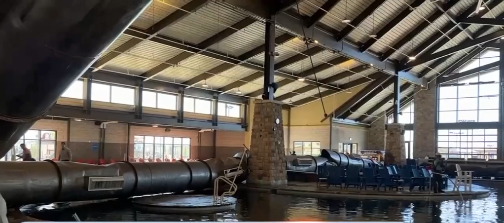 6 injured when HVAC equipment collapsed into resort pool in Aurora, Colorado - Vimarsana News