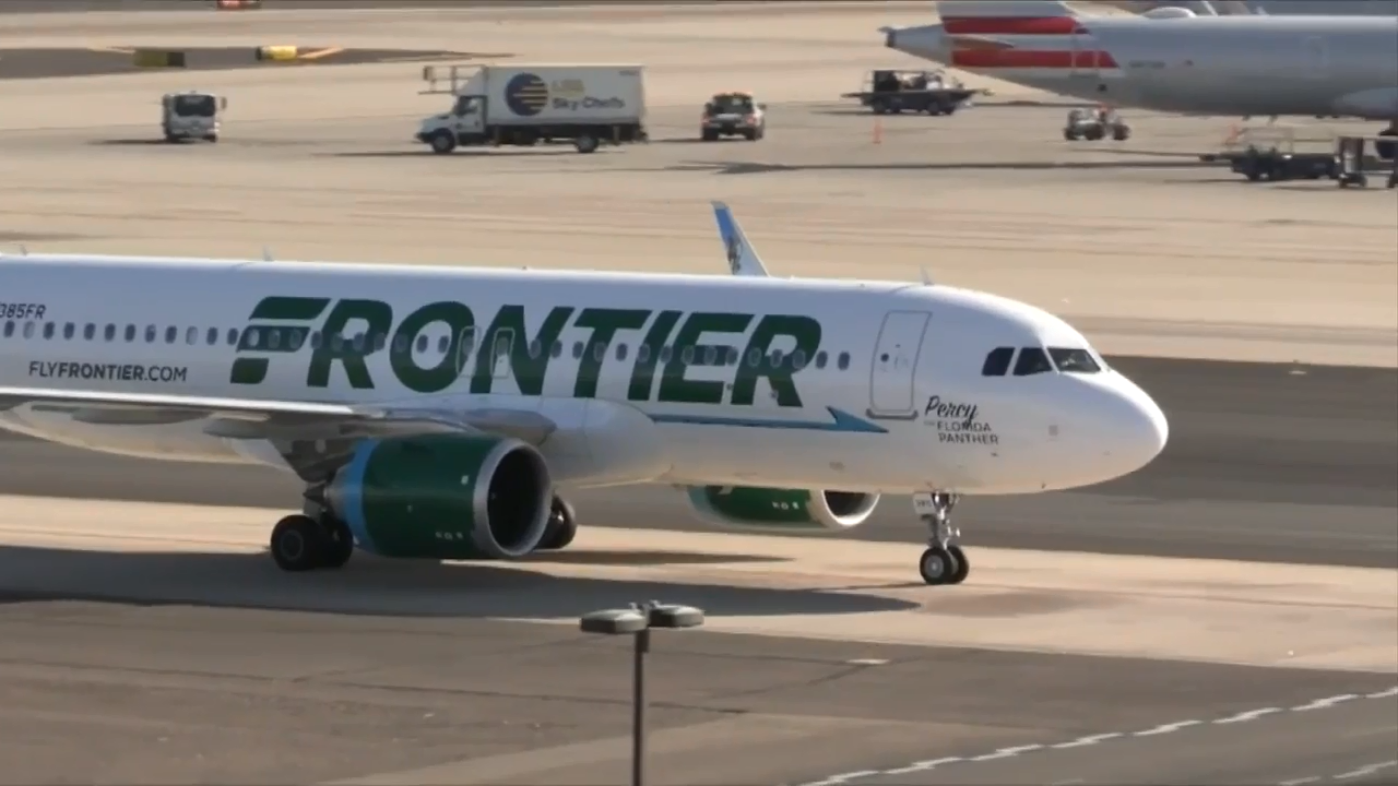 Norfolk Herald 16yearold flying solo on Frontier Airlines ends up