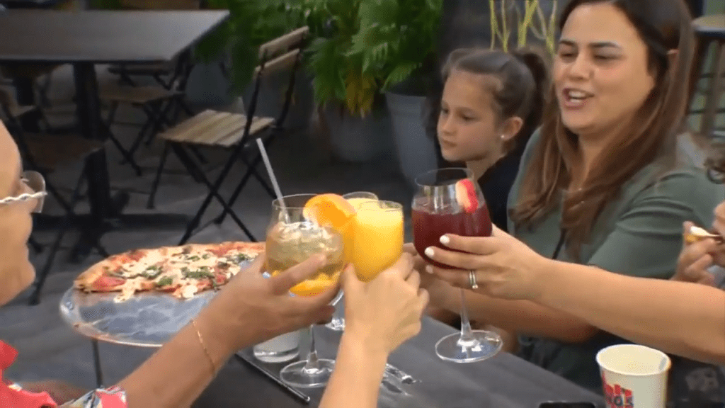 Evio's Pizza and Grill offering specials and free desserts for Mother's Day – WSVN 7News | Miami News, Weather, Sports - Vimarsana News