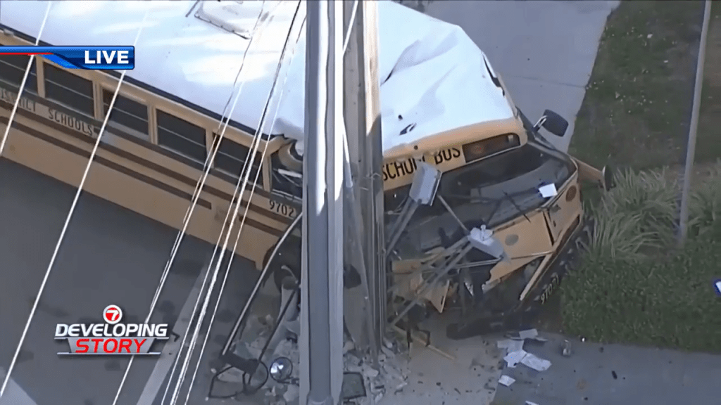 School bus collides with pole in Pinecrest School bus collides with pole in Pinecrest