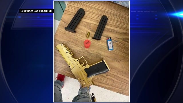 Knife airsoft guns found inside students backpacks at 3 Broward schools Knife airsoft guns found inside students backpacks at 3 Broward schools