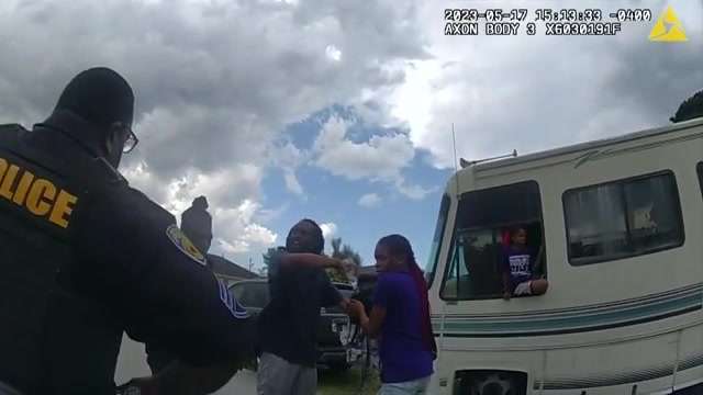 Man arrested after confronting police who used pepper spray on children fighting near Dillard High School - Vimarsana News