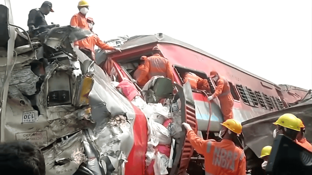 Indian Prime Minister Narendra Modi visits the scene of train crash that killed more than 280 - Vimarsana News