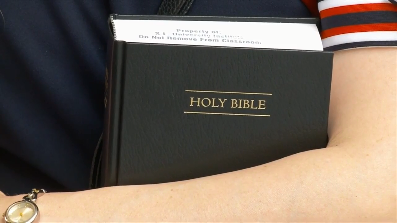 Utah district’s Bible ban spurs protest by parents, Republicans WSVN