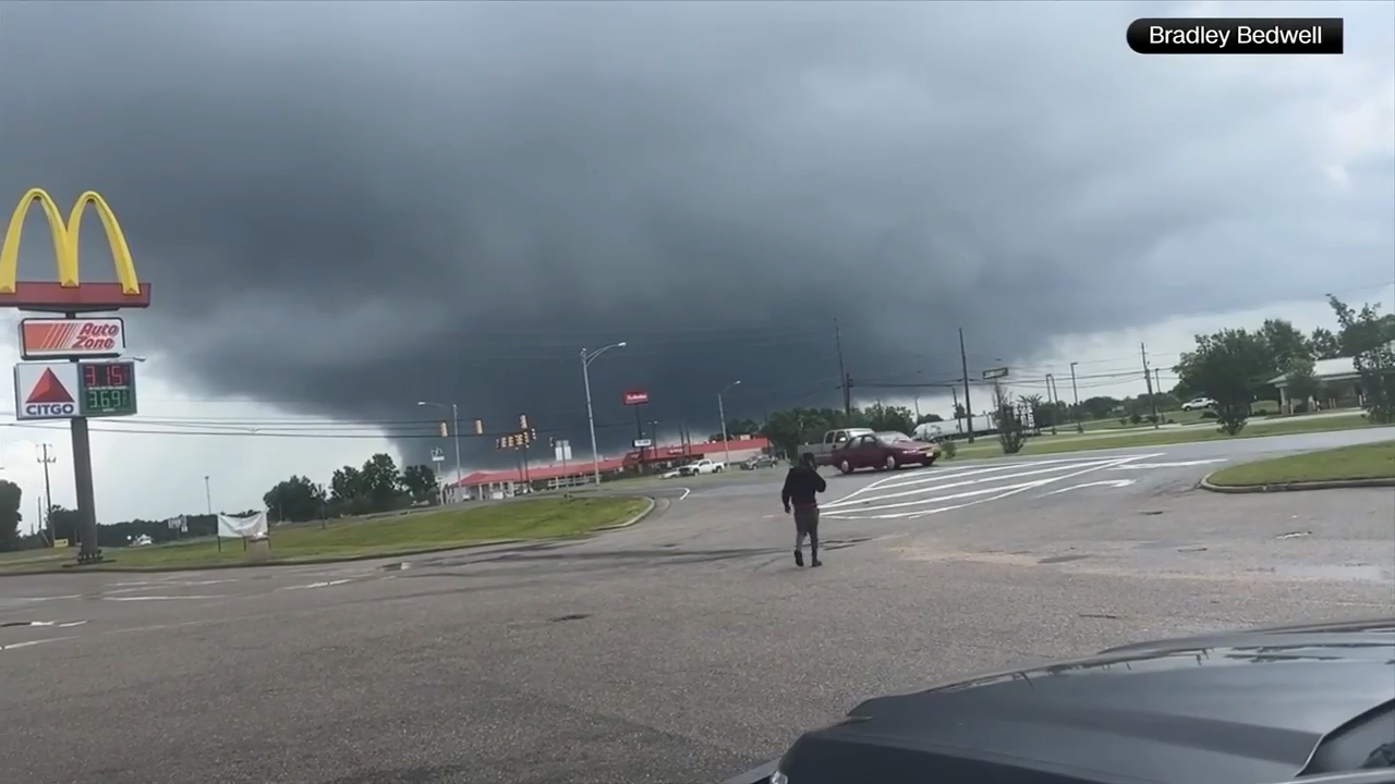 Punishing winds, possible tornadoes inflict damage as storms cross US ...