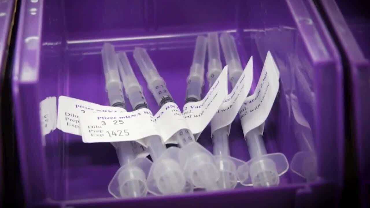 FDA advisers endorse updating COVID vaccines to target latest omicron strain - WSVN 7News | Miami News, Weather, Sports - Vimarsana News