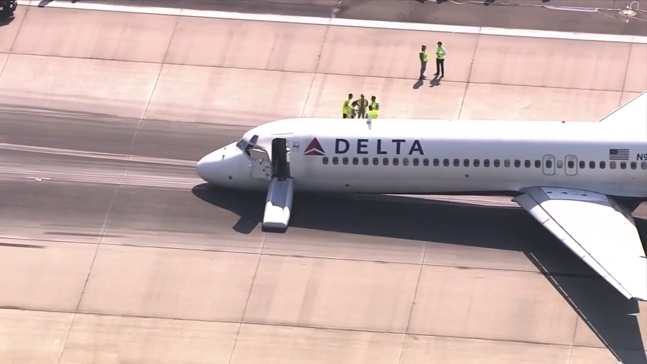 Delta plane lands with nose gear up at Charlotte airport WSVN 7News
