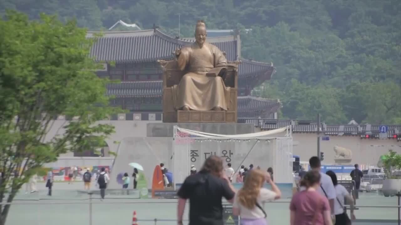 South Koreans become younger overnight after country scraps ‘Korean age’ – WSVN 7News | Miami News, Weather, Sports South Koreans become younger overnight after country scraps ‘Korean age’ – WSVN 7News | Miami News, Weather, Sports