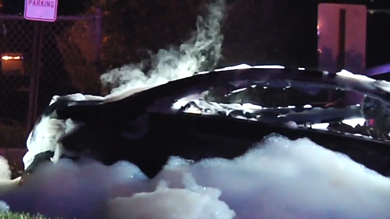 1 dead, 2 rushed to hospital after fiery Oakland Park crash WSVN