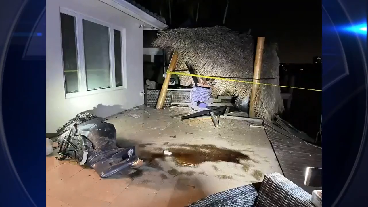 Boat crashes into channel marker in LauderdalebytheSea, slams into