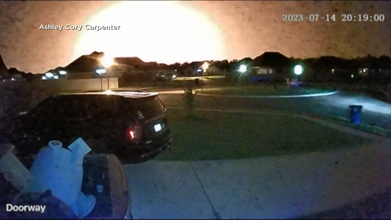 Fire causes explosions at Louisiana chemical plant; residents warned to