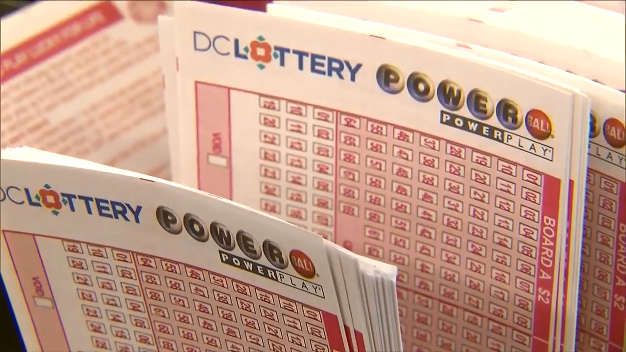 Powerball prize grows to 900 million after no jackpot winner drawn