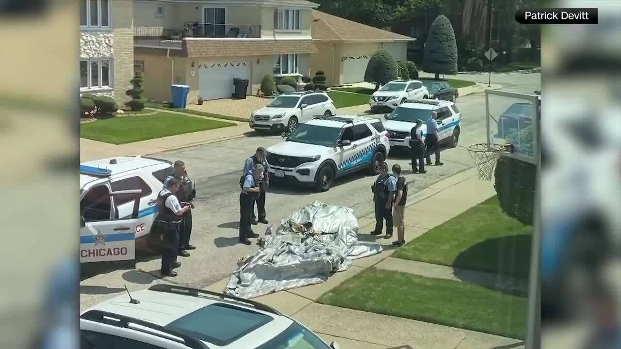 No injuries as jetliner's evacuation slide falls in Chicago neighborhood near O'Hare, officials say - WSVN 7News | Miami News, Weather, Sports - Vimarsana News