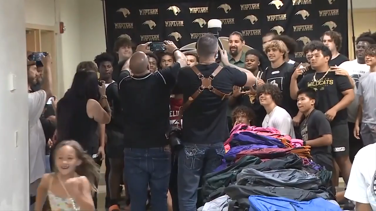 49ers’ Feliciano hosts backpack and college supply giveaway in Davie – WSVN 7News | Miami Information, Weather conditions, Sports | Fort Lauderdale