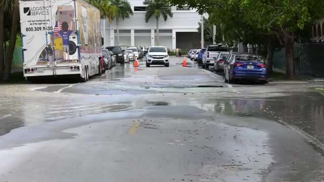 Crews repair water main break on West Dixie Highway in North Miami ...