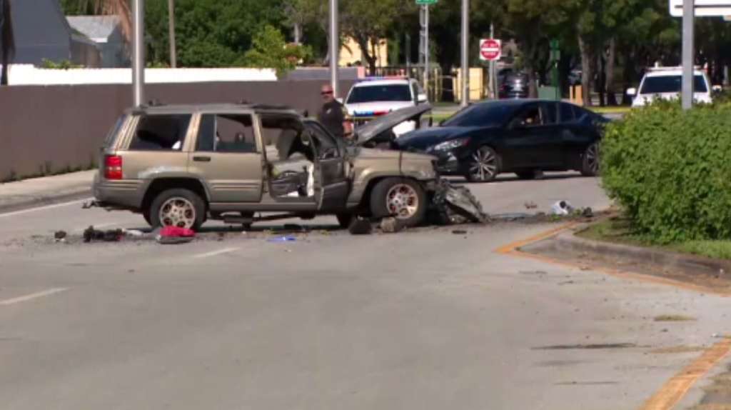 1 airlifted after rollover wreck in Miami Gardens – WSVN 7News | Miami News, Weather, Sports