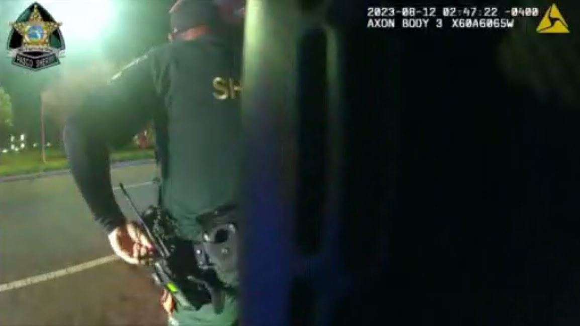 Man wanted in domestic shooting killed in shootout with deputies near Tampa - WSVN 7News | Miami News, Weather, Sports - Vimarsana News