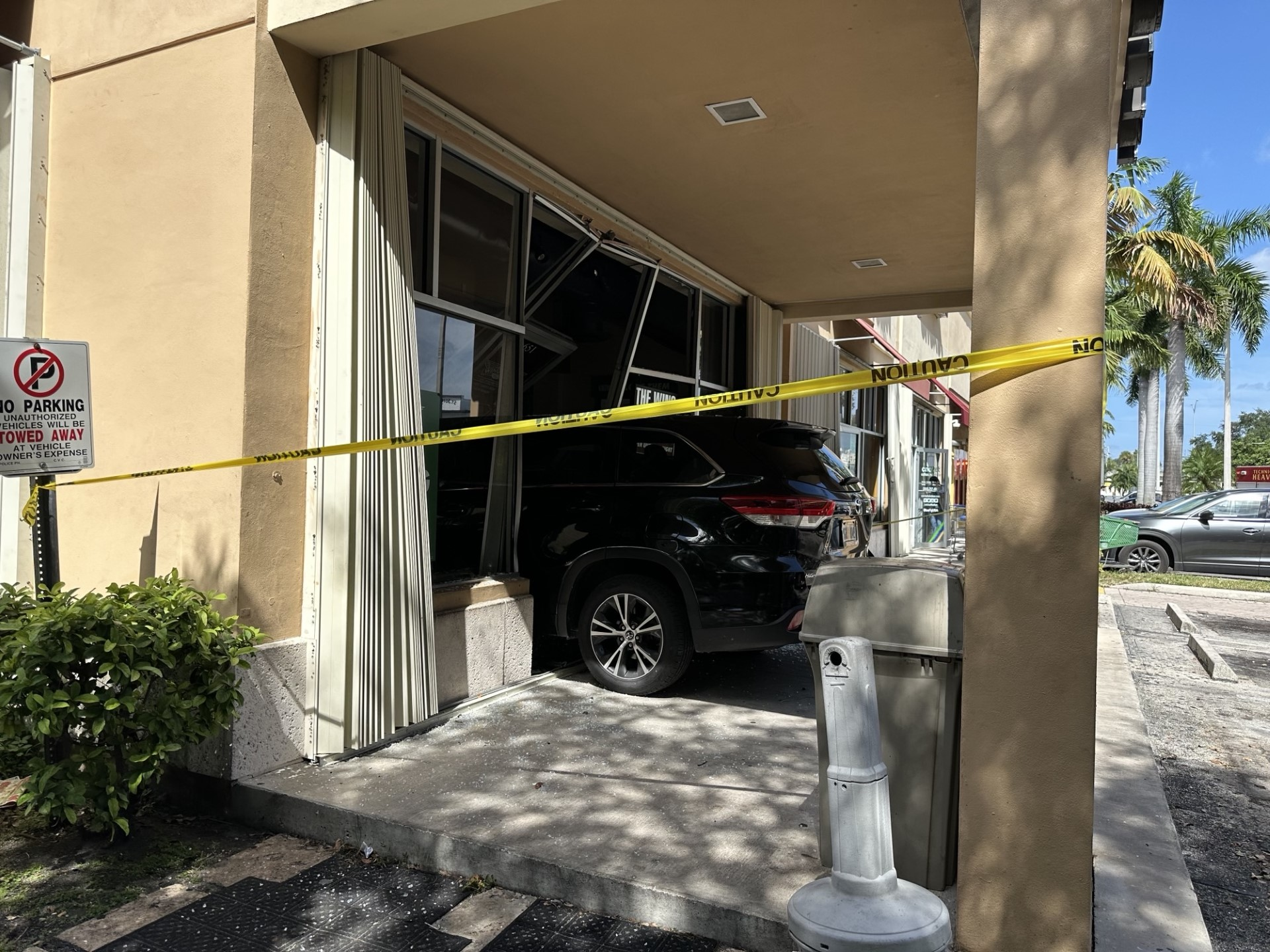 Vehicle crashes into Miami Wingstop; no injuries reported - WSVN 7News ...