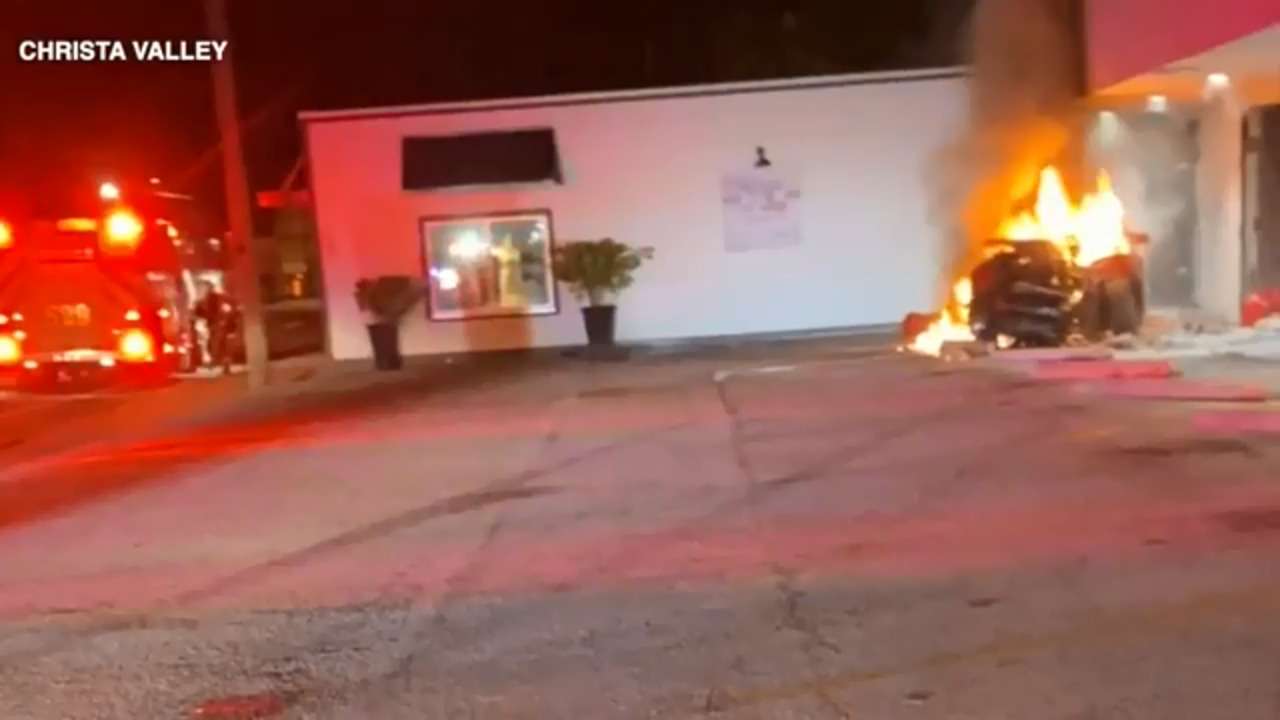 Man saves driver trapped inside burning car - WSVN 7News | Miami News, Weather, Sports - Vimarsana News