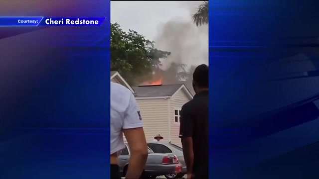 Family safely escapes burning Davie mobile home after possible lightning strike - WSVN 7News | Miami News, Weather, Sports - Vimarsana News