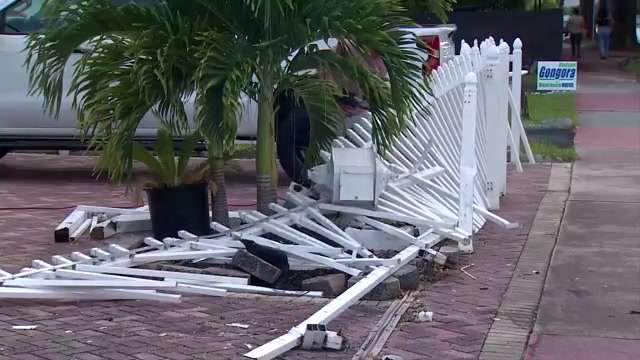 Driver crashes through fence, stops feet away from Miami Beach house; no injuries reported - WSVN 7News | Miami News, Weather, Sports - Vimarsana News